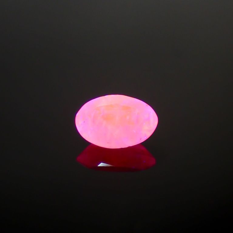 長波395(ライト)の照射で蛍光