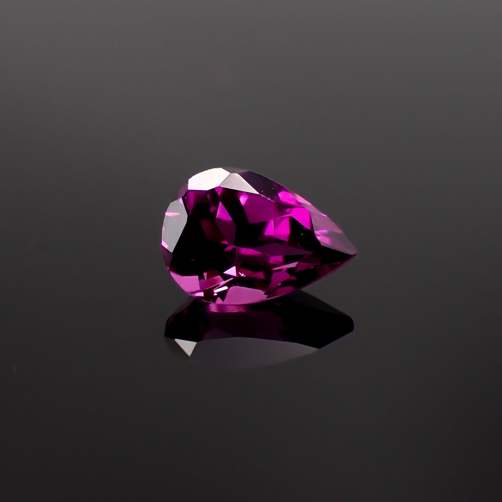 グレープガーネット ブラジル産 0.86ct [250823165]7x4.9mm前後