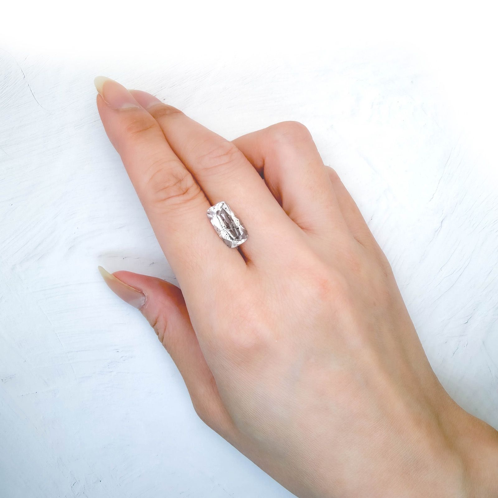 ティンカーベルクォーツ ブラジル産 3.71ct / 13.3x7.6mm前後 [260932866]