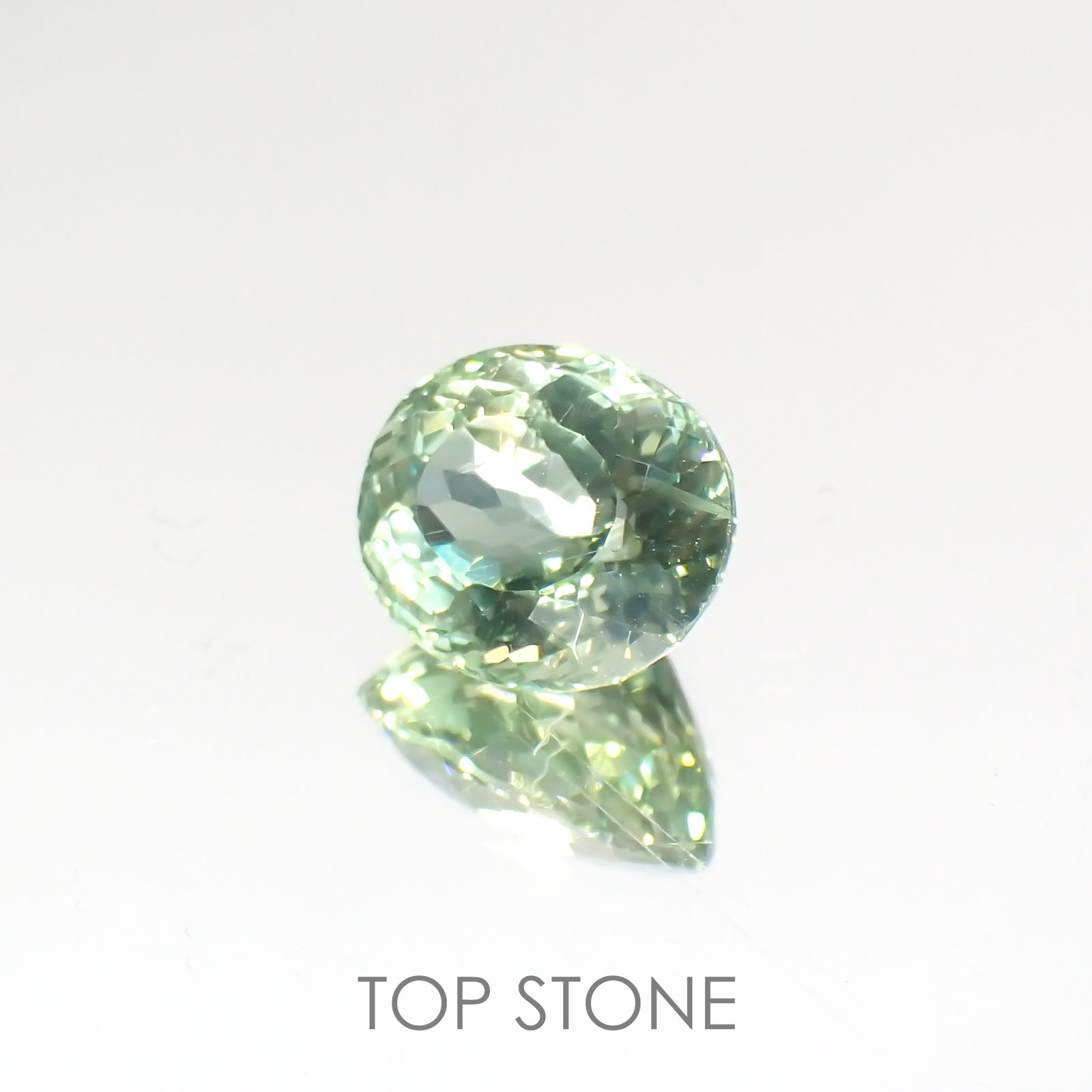 グリーンアパタイト(宝石名アパタイト) マダガスカル産 2.07ct 識別済[20106878]8.2×6.9mm前後