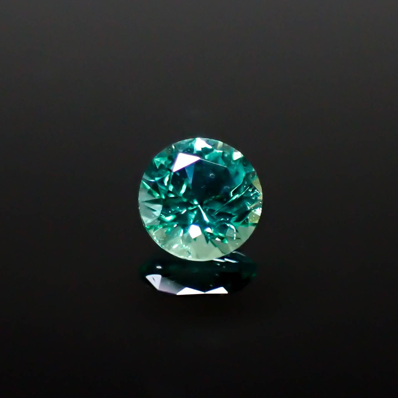ノンオイルエメラルド ロシア産 0.13ct [250330101]3.1x3.1mm前後