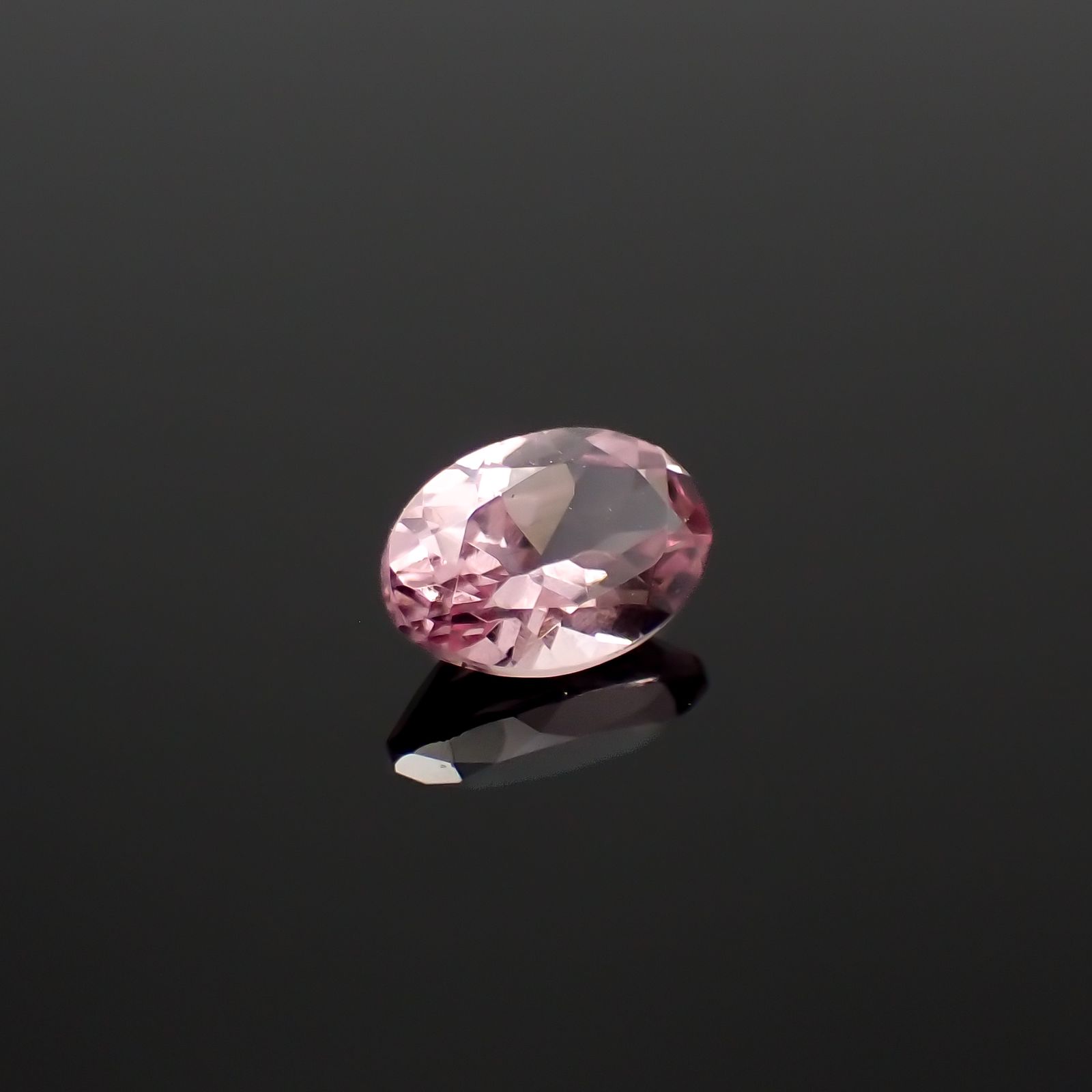 ドラゴンガーネット タンザニア産 0.59ct[230421452]5.9x4.1mm前後