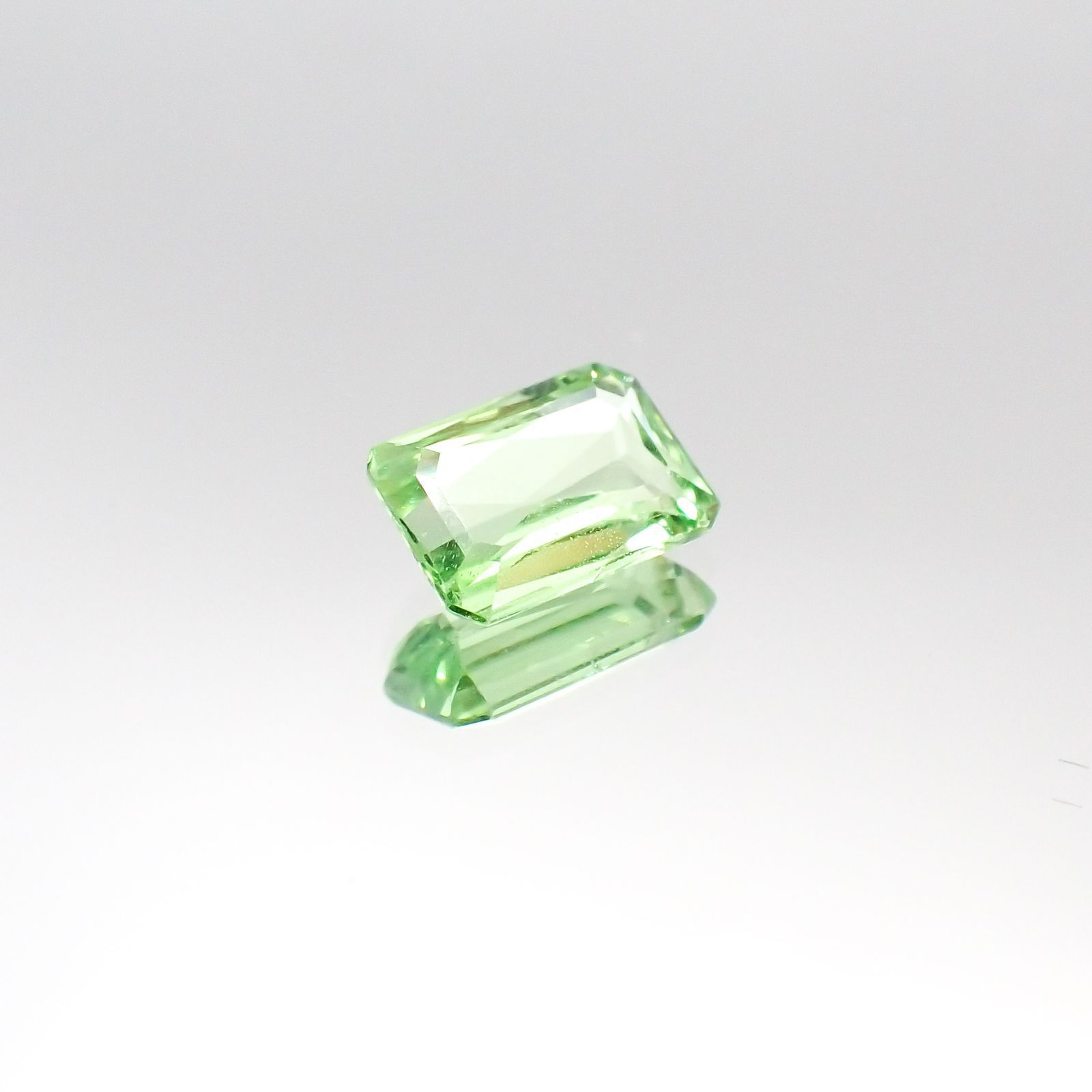 ミントガーネット(宝石名グリーン グロッシュラー・ガーネット)タンザニア・メレラニ鉱山産 1.27ct 識別済[230522258]7.6x5.2mm前後