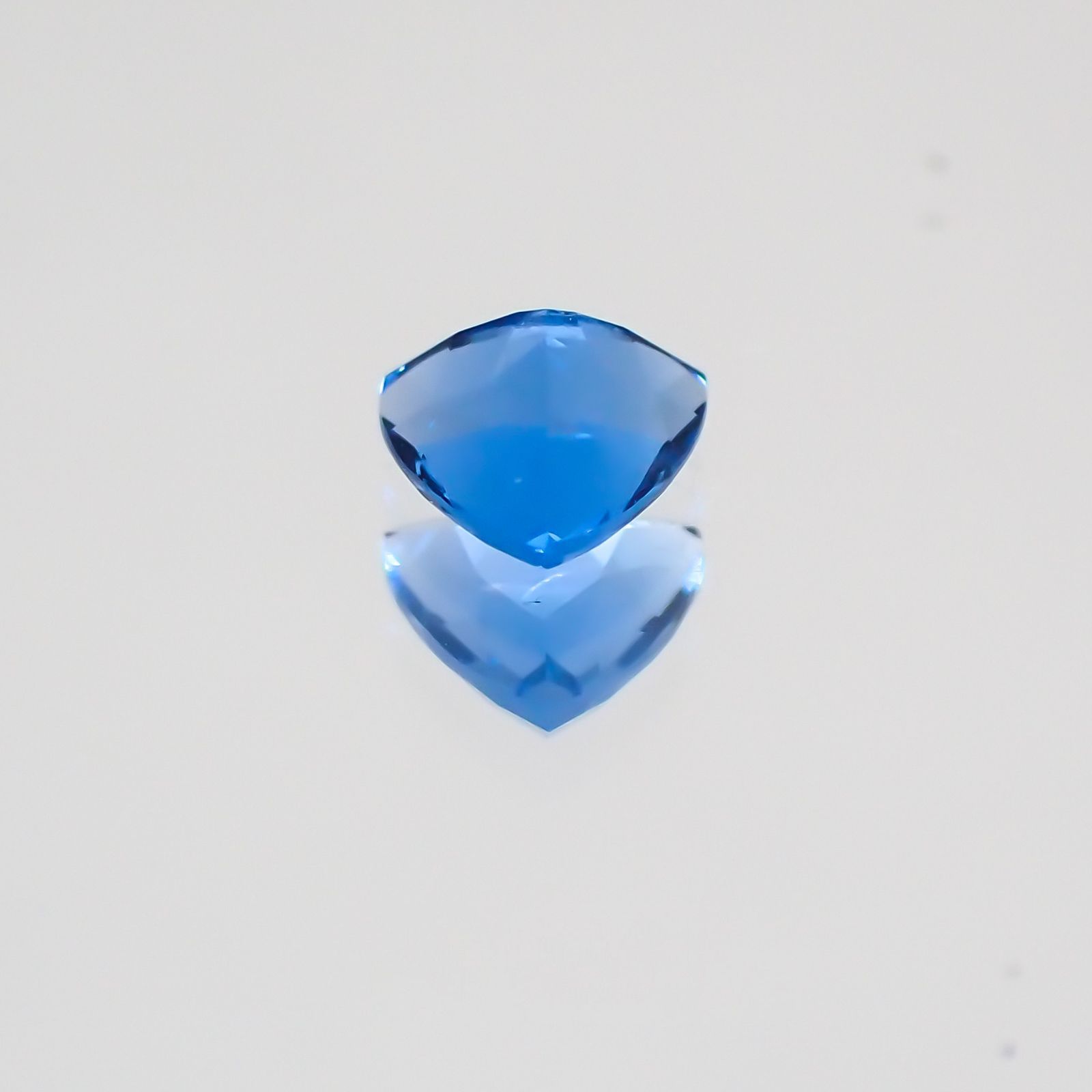 アウイナイト ドイツ産 ルース 0.17ct[210210030]3.7×3.7mm前後