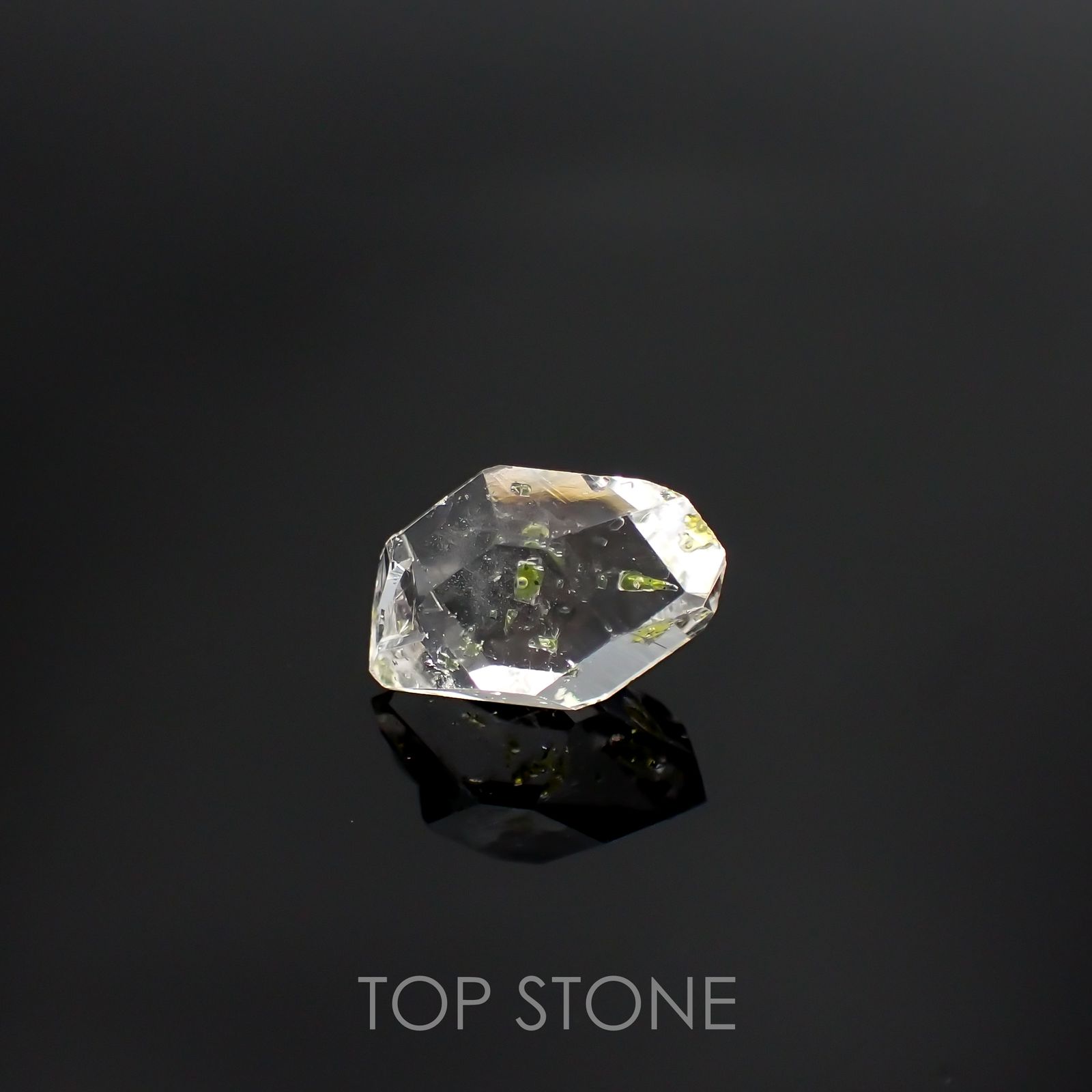 オイルインクォーツ原石 パキスタン産 4.26ct[210811434]13.1×8.7mm前後