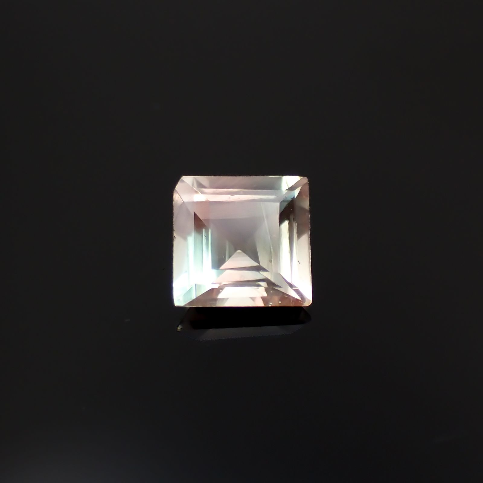 パーティカラーオレゴンサンストーン アメリカ・オレゴン州産 0.63ct[230722844]5.4x5.3mm前後