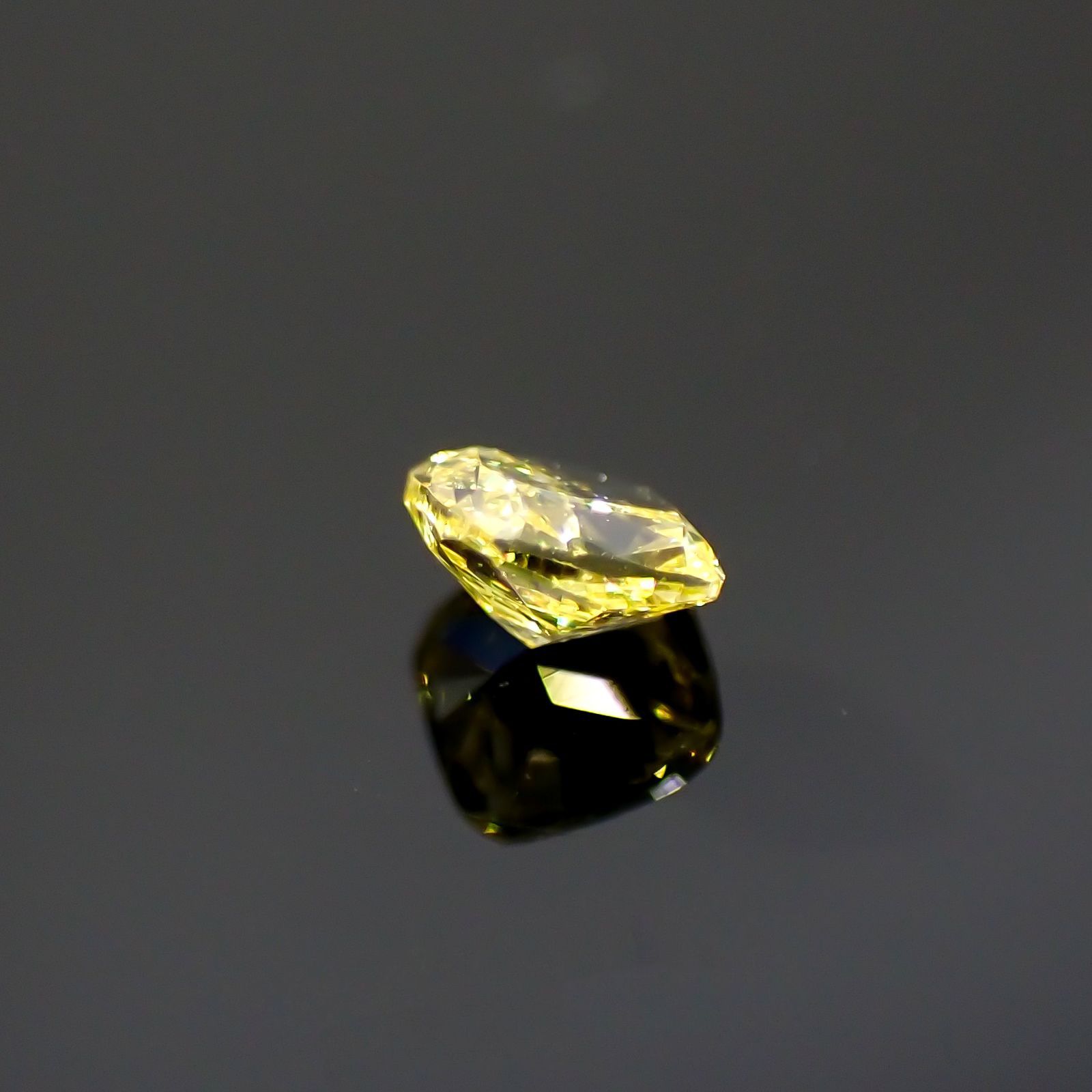 イエローダイヤモンド SI-VS(宝石名ダイアモンド) 0.068ct 識別済[220616396]2.3x2.4mm前後