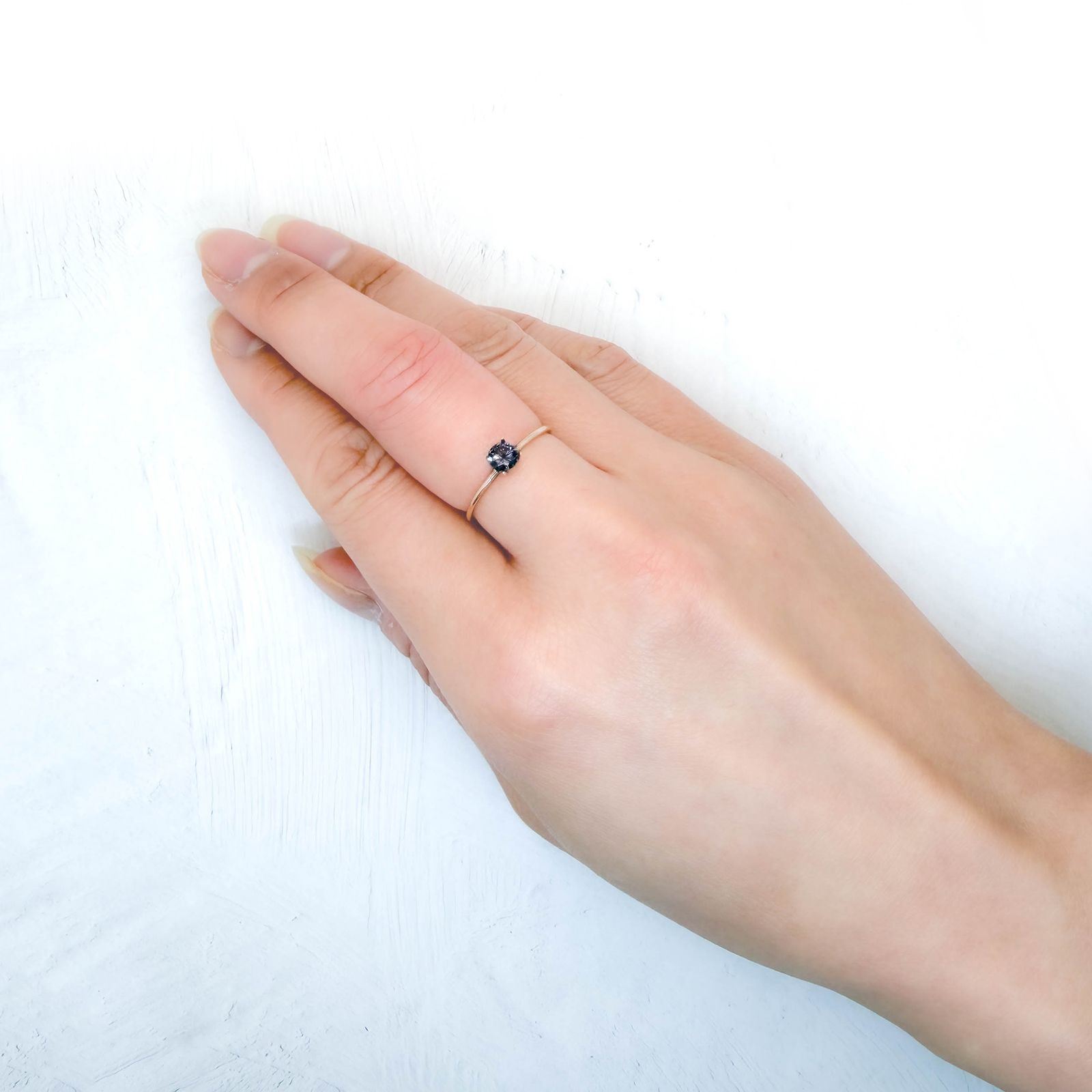 ベキリーブルーガーネット（カラーチェンジガーネット アレキタイプ） マダガスカル・ベキリー産 0.31ct / 4.2x4.2mm前後 [251231510]