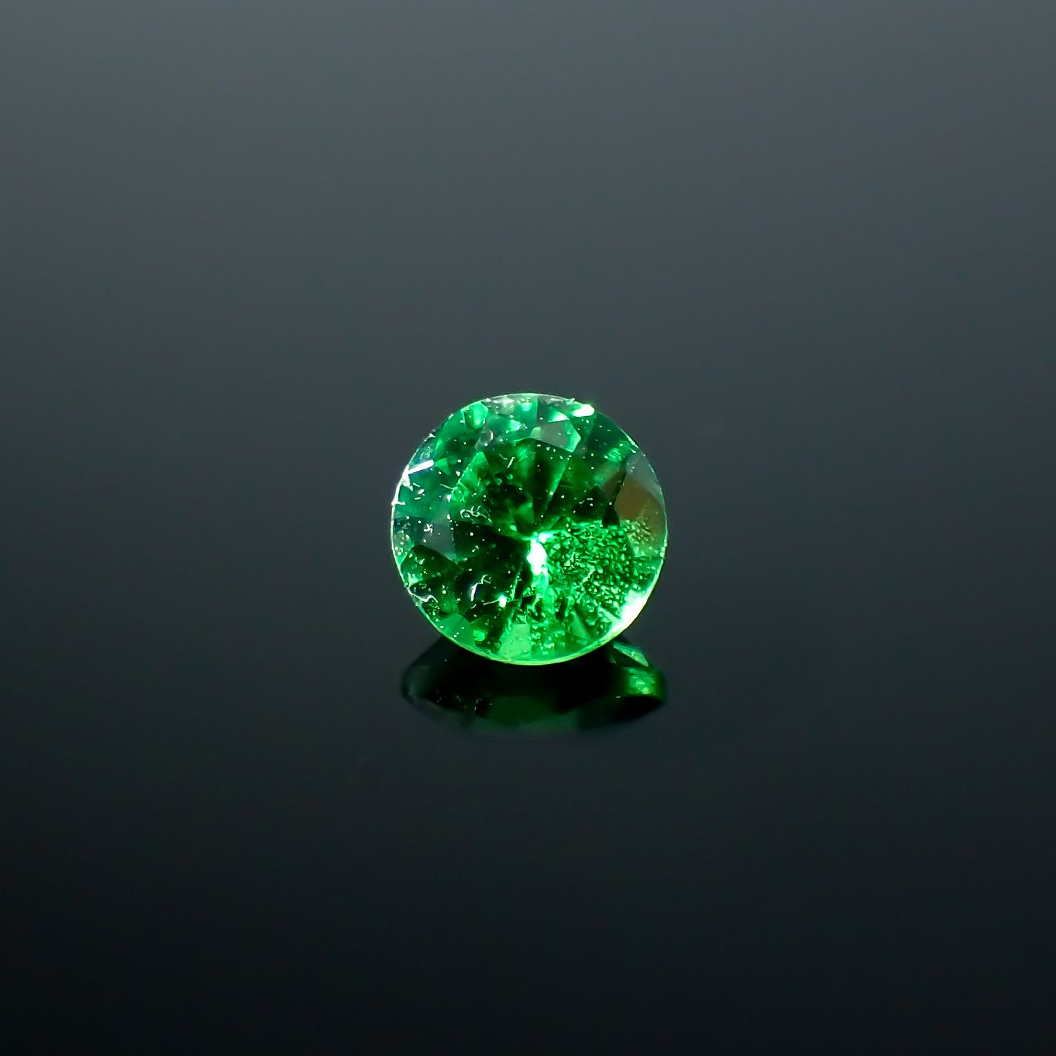 ツァボライト(宝石名グリーン グロッシュラー・ガーネット)タンザニア産 0.13ct 識別済[240226080]3x3mm前後