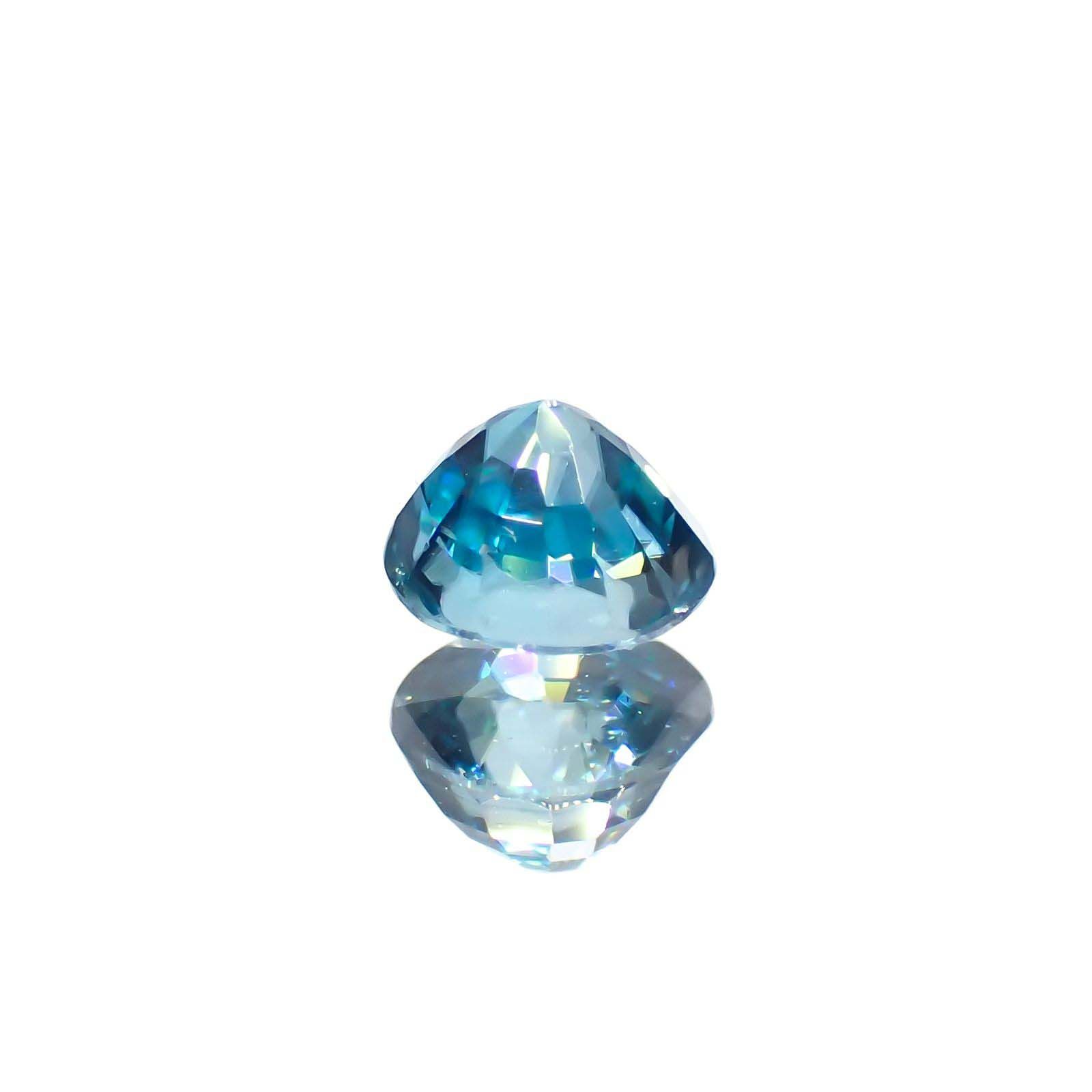 ブルージルコン(宝石名ジルコン)カンボジア産 0.69ct 識別済[220817506]4.7x4.7mm前後