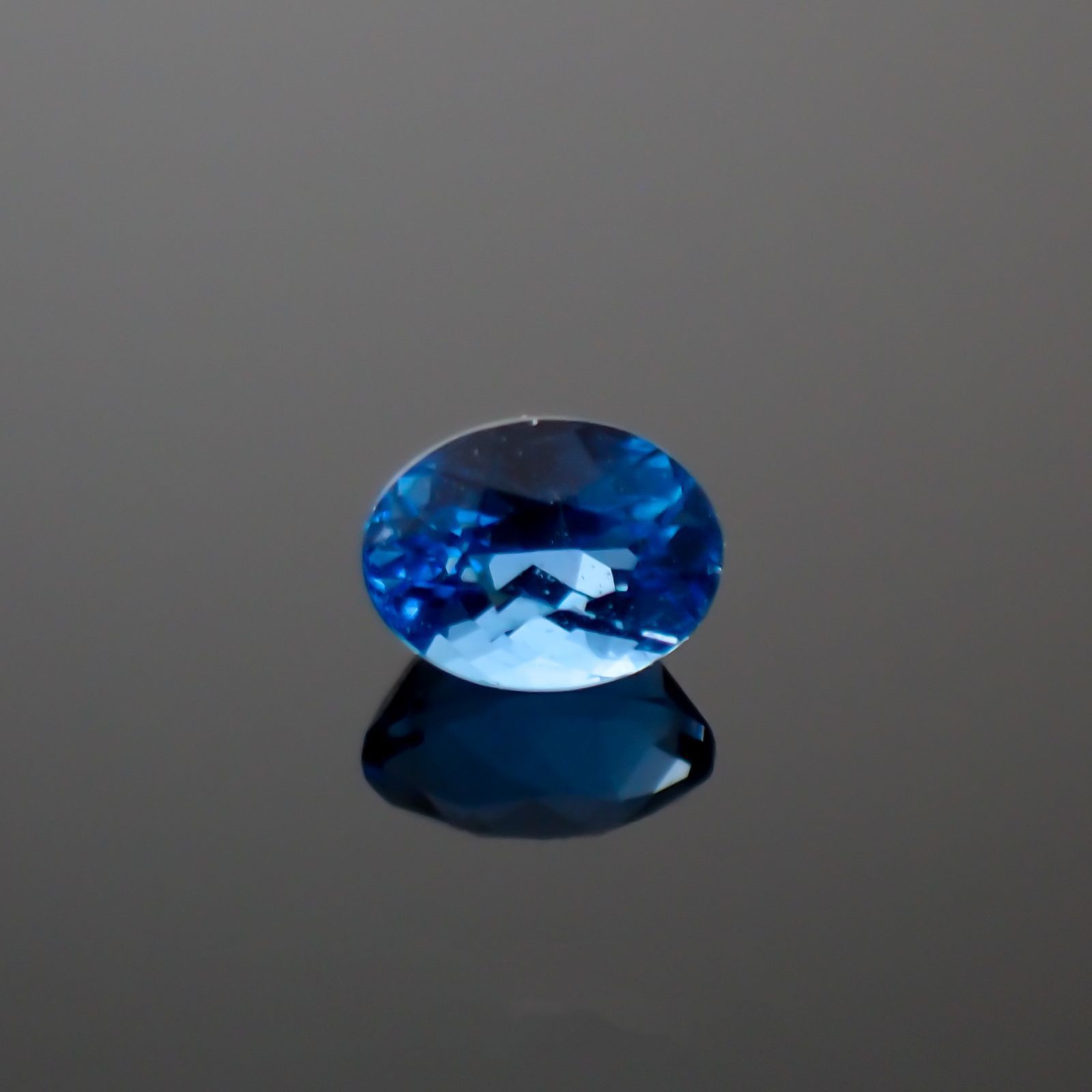 アウイナイト フルオレッセンス(宝石名アウイナイト)ドイツ産 0.084ct 識別済[220515888]3x2.2mm前後