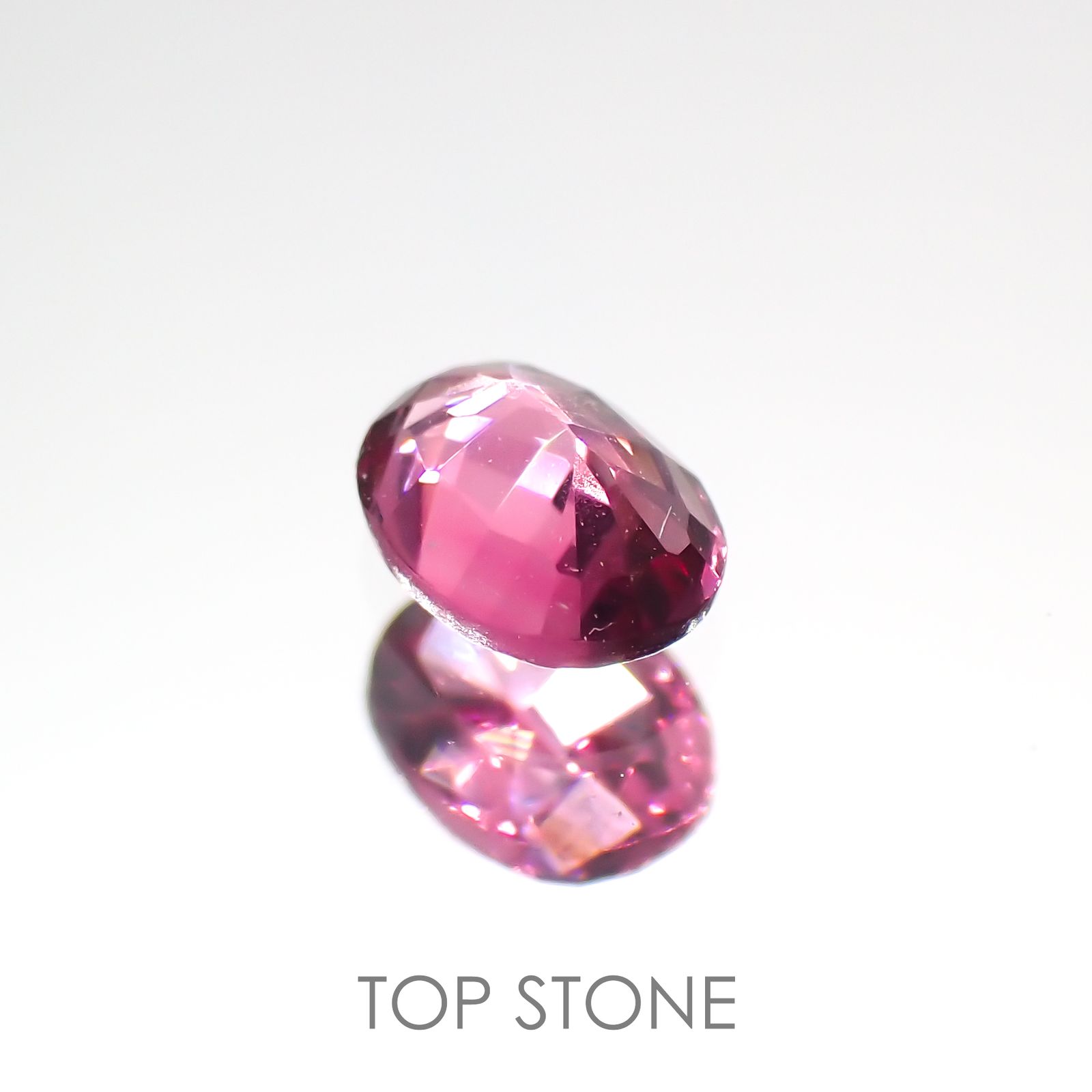 ホットピンクスピネル(宝石名ピンク・スピネル)タンザニア産 0.20ct 識別済[220114133]4x3mm前後