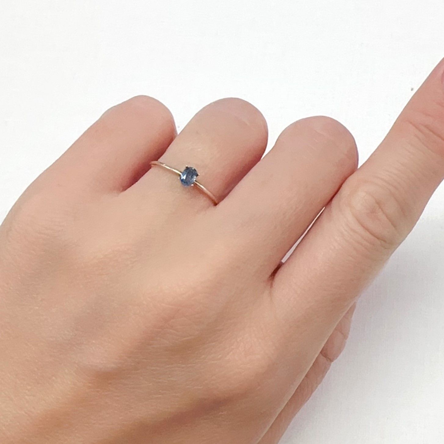 タトゥーアクアマリン ブラジル・ミナスジェライス州タトゥー鉱山産 0.16ct[240427173]4.1x2.9mm前後