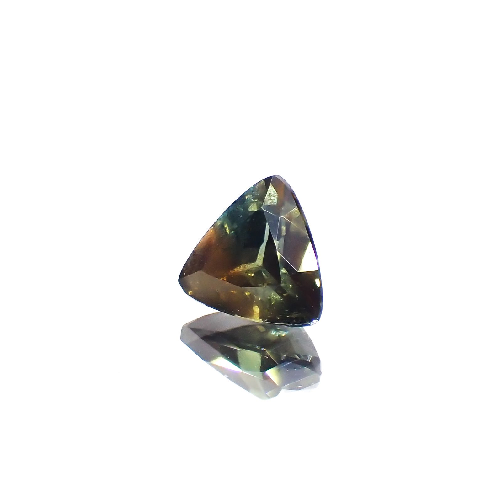 ゴールドシーンサファイア 非加熱(宝石名シーン・サファイア)ケニア産 0.739ct ソ付(彩珠)[231023912]5.6x5.6mm前後