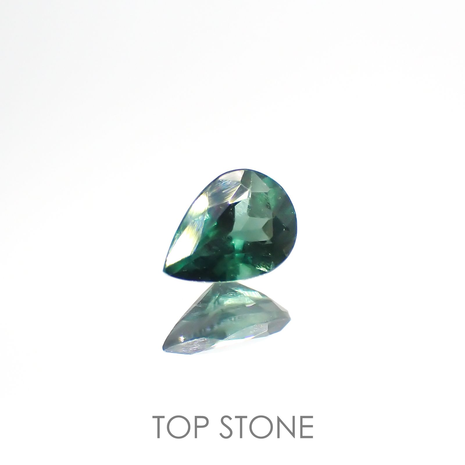 グリーンアパタイト(ノーブルモロキサイト)(宝石名アパタイト) マダガスカル産 0.39ct 識別済[210813145]5.7×4.1mm前後