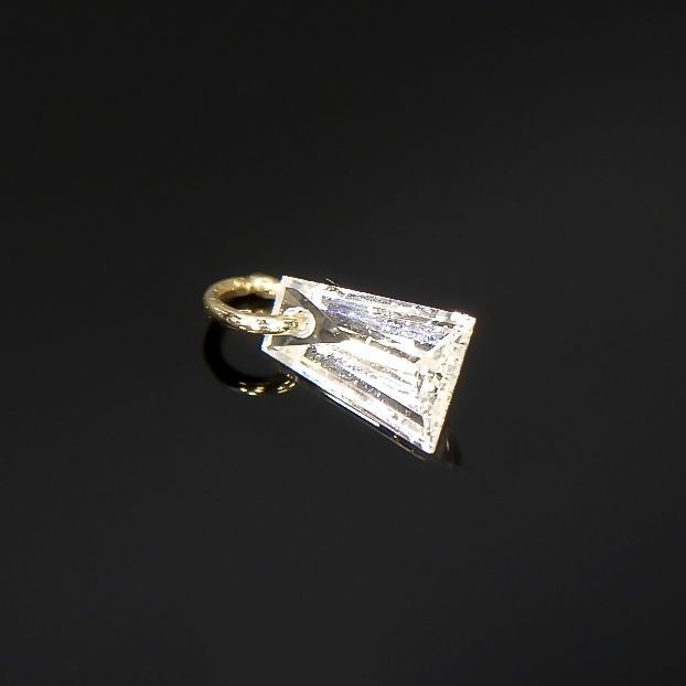 ◇La terre(ラ・テール)◇K18ダイヤモンドチャーム TTLC/SI (宝石名ダイアモンド) 0.059ct 識別済[220115344]3.1x1.9mm前後