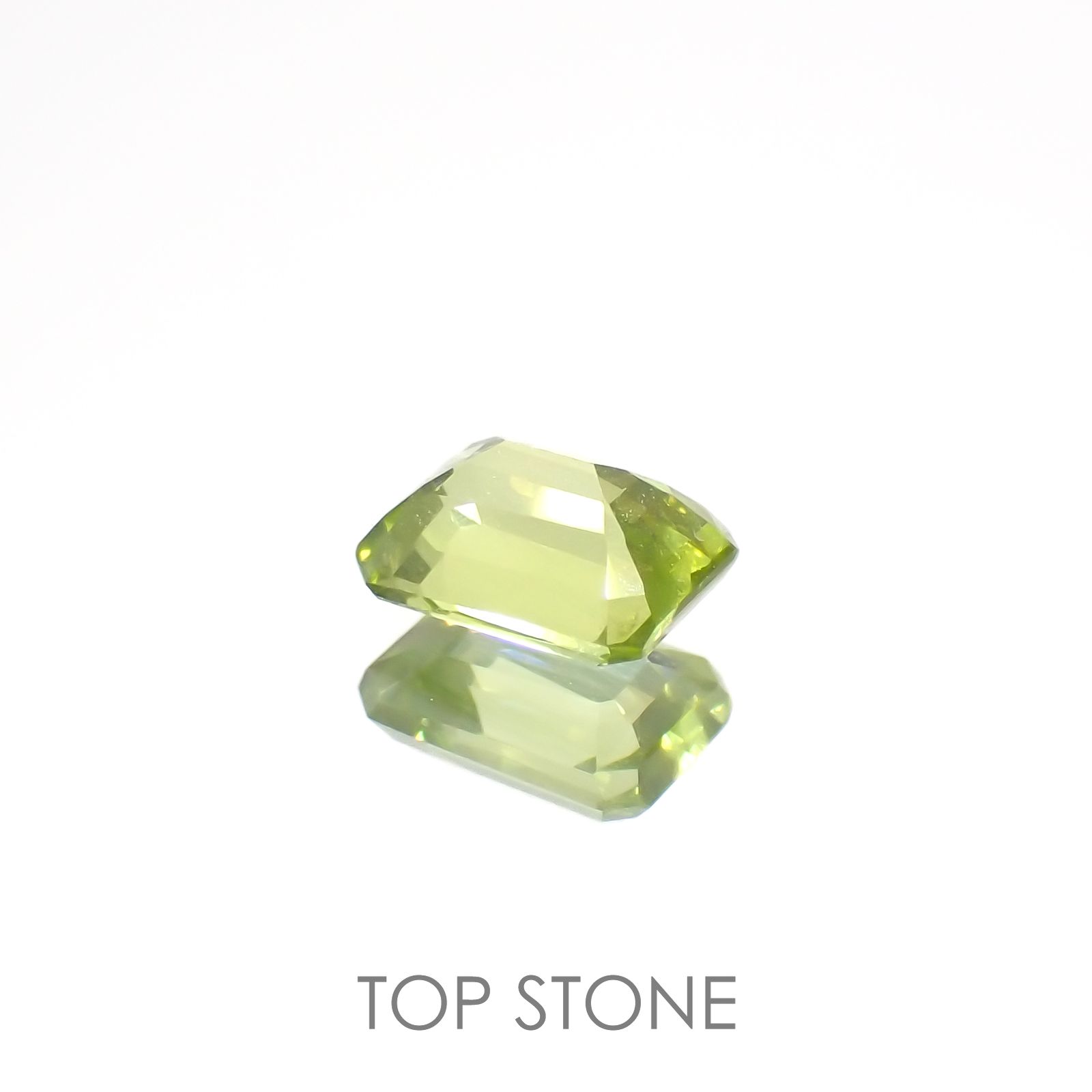 グリーンエンスタタイト(宝石名グリーン・エンスタタイト)カメルーン産 0.51ct 識別済[220917603]5.3x4mm前後