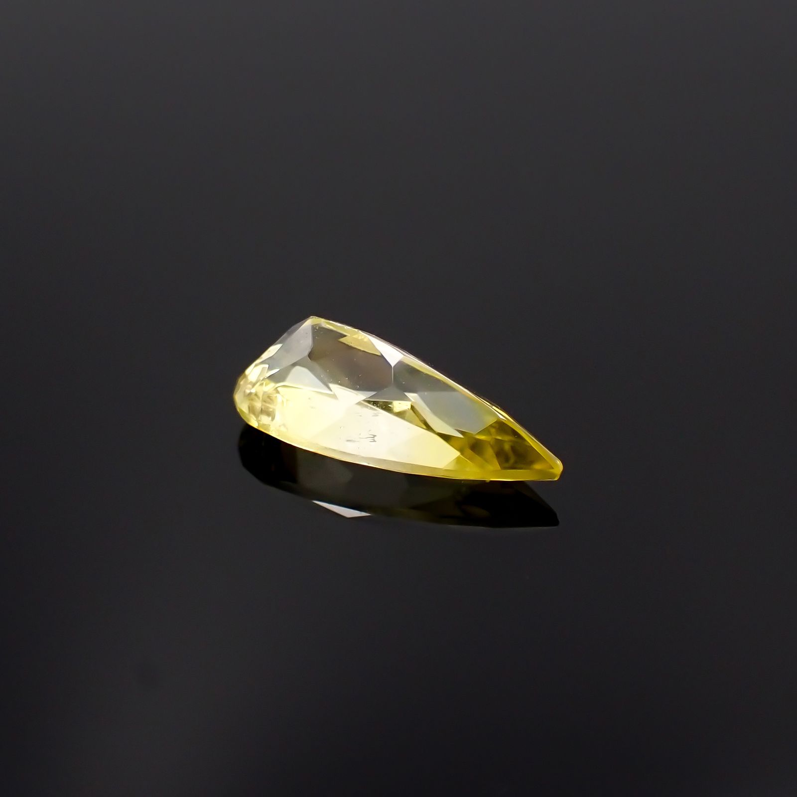 モロッコ　土器 アングレサイト(宝石名アングレサイト)モロッコ産 4.969ct ソ付
