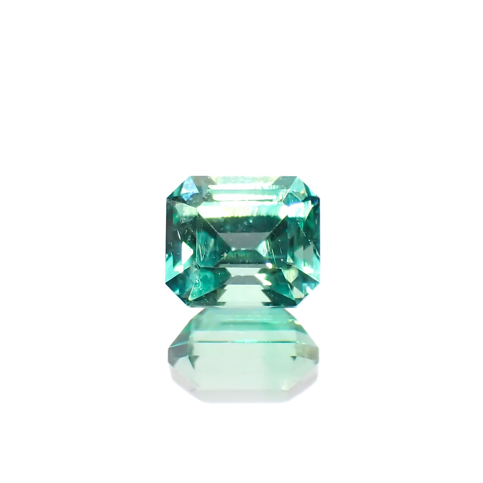 ノンオイル エメラルド ロシア産 0.36ct[230421688]4.3x3.6mm前後