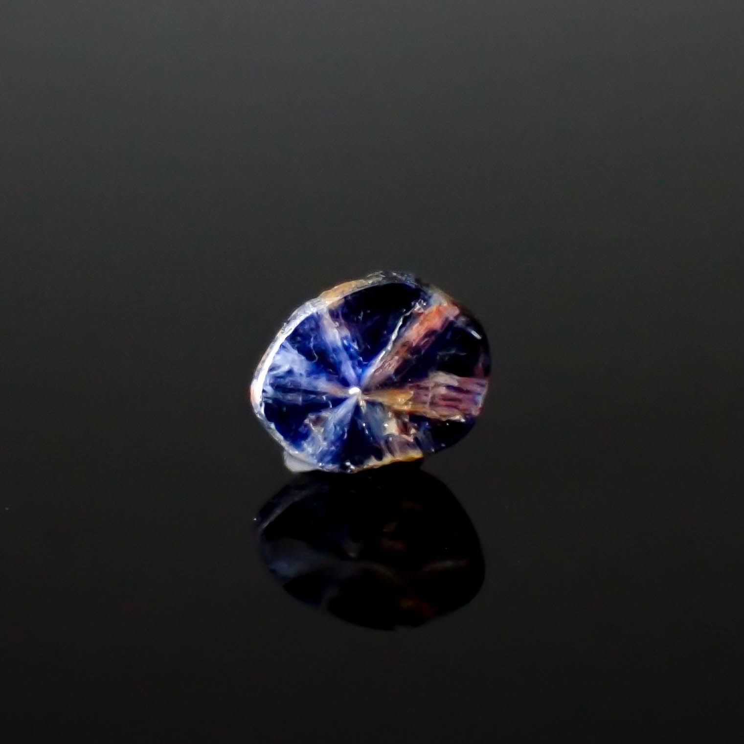 トラピッチェサファイア 原石スライス磨き ビルマ産 0.62ct [250430187]5.6x4.7mm前後