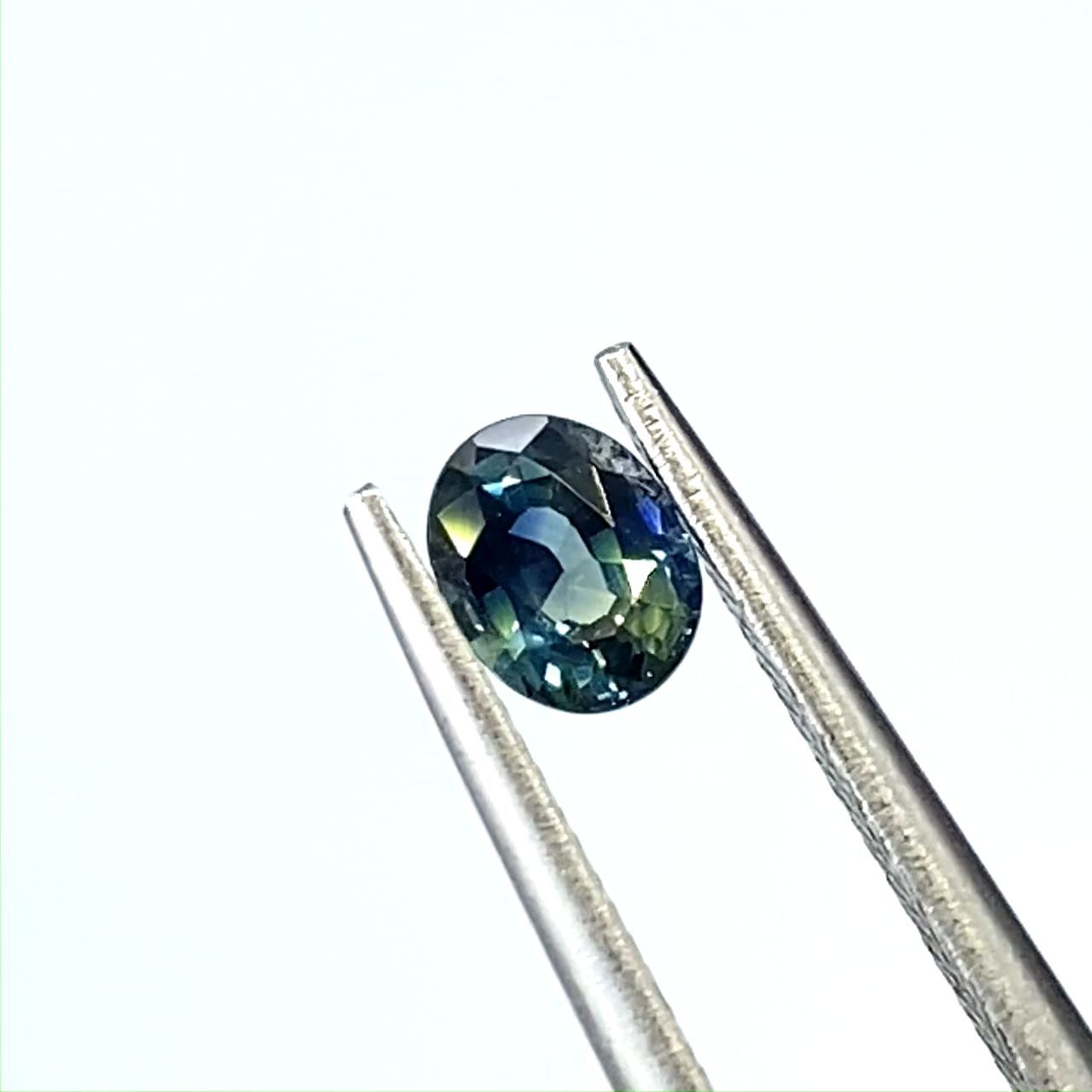 ックスカッ】 バイカラーサファイア 1.219ct 天然石 ルース 4HoUa