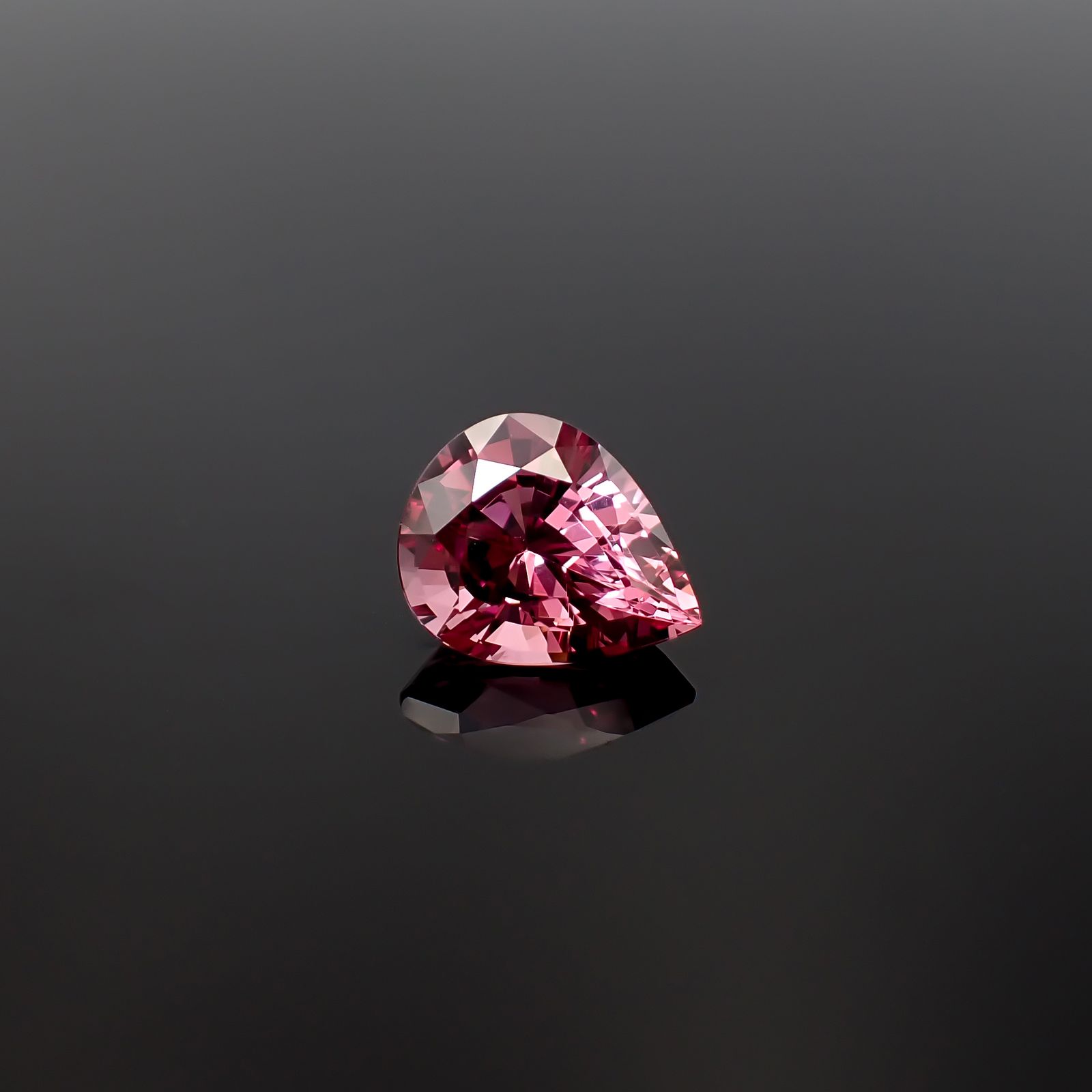 ピンクスピネル タンザニア産 7.04ct / 13.7x10.9mm前後 [260632493]