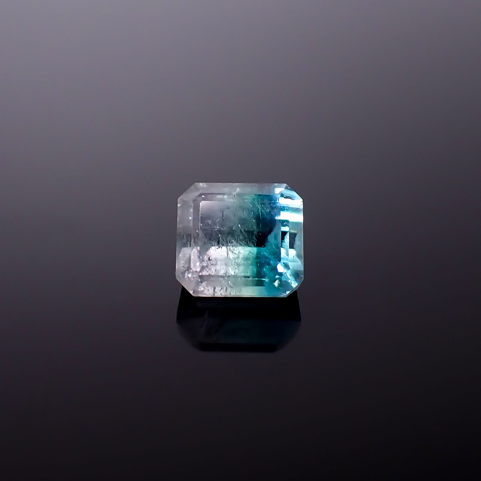 パーティカラートルマリン アフガニスタン産 1.83ct / 6.6x6mm前後 [260932774]