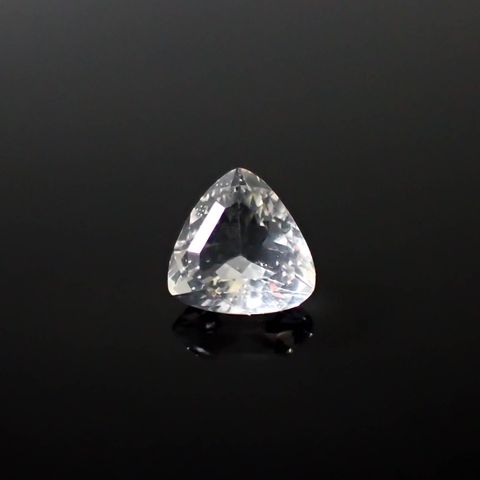 カラーレスフローライト フルオレッセンス イギリス産 1.82ct [250430153]7.4x7.7mm前後