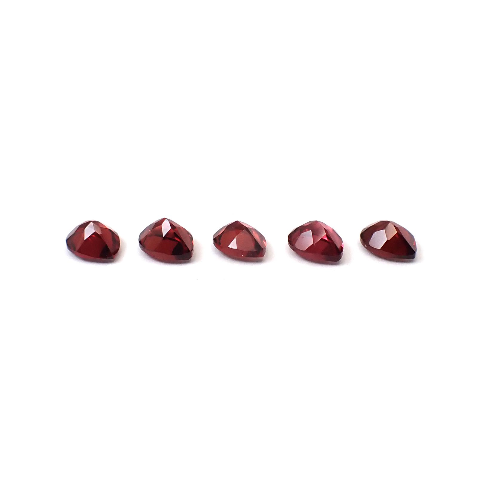 ◇ランダムセレクト◇パイロープアルマンディンガーネット モザンビーク産 約0.35ct / 5x4mm前後 [260532210-PAC]