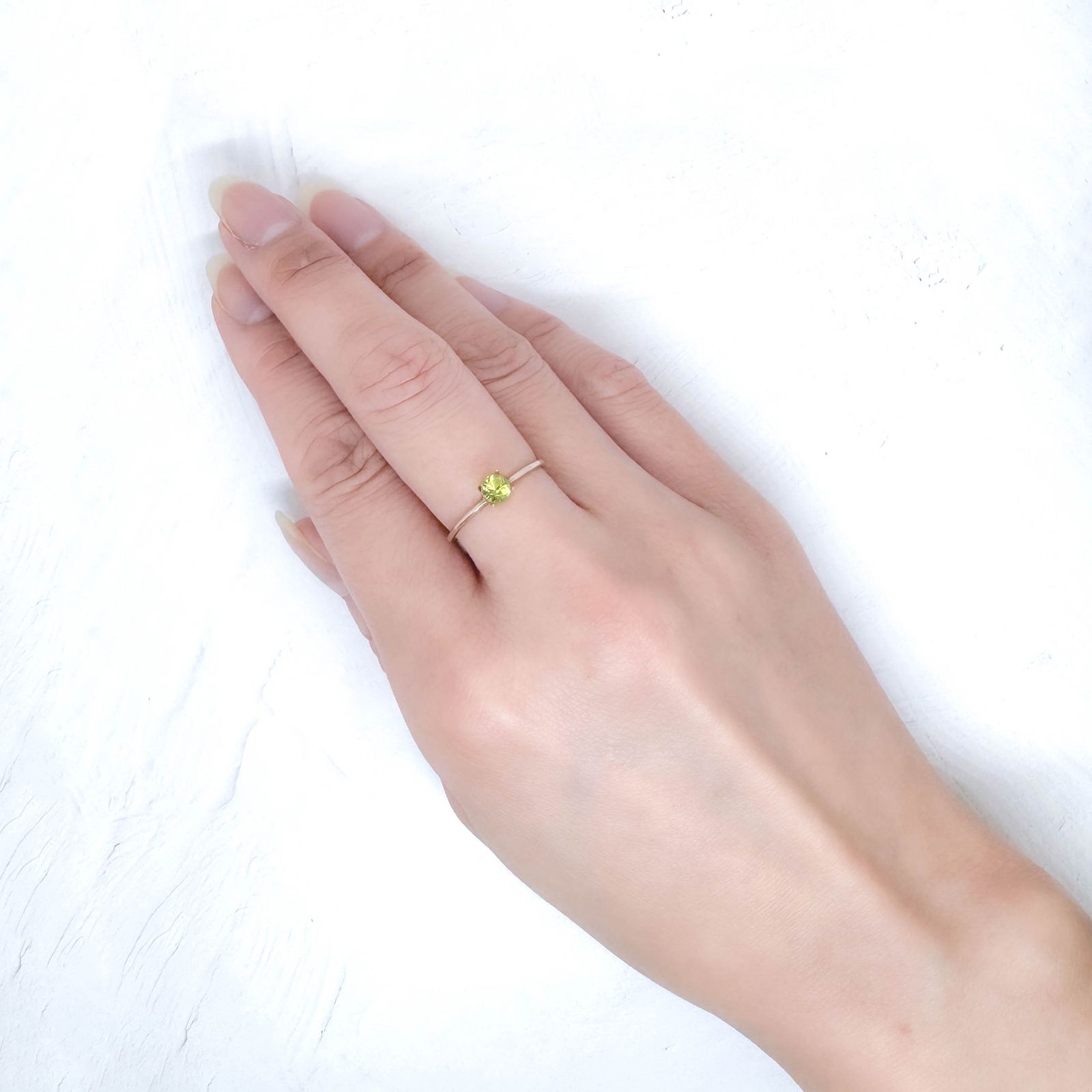 スフェーン(宝石名スフェーン)マダガスカル産 識別済 0.32ct / 4x4mm前後 [251231369]