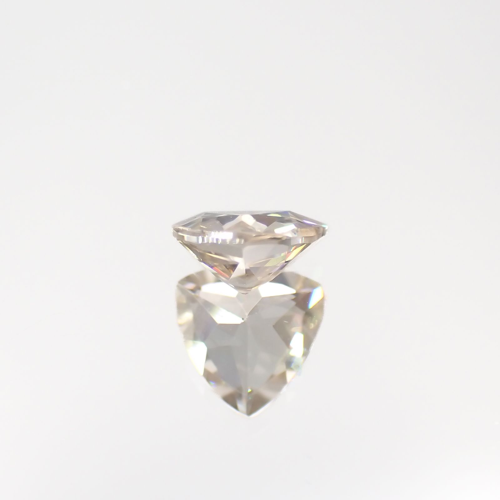 シャンパンカラージルコン スリランカ/カンボジア産 0.87ct[230421647]5.8x5.9mm前後