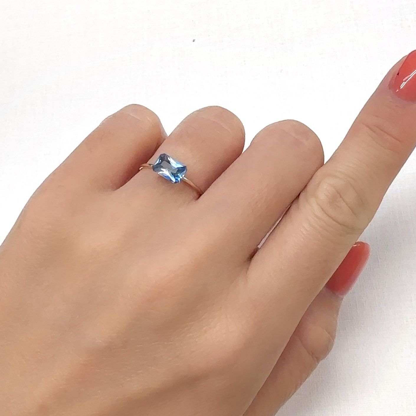 アパタイト フルオレッセンス ジンバブエ産 1.00ct[240929095]7.6x5mm前後