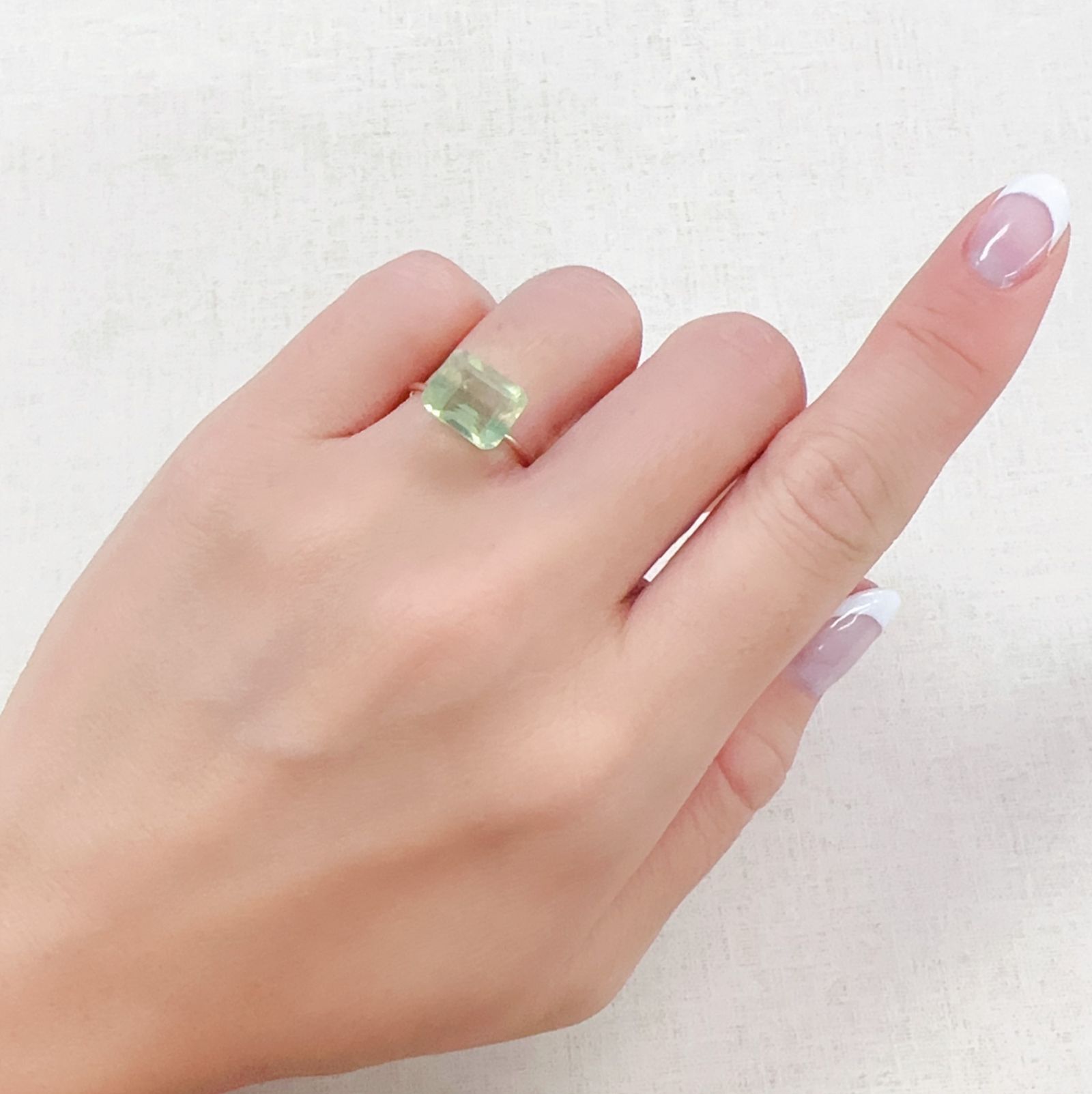 バイカラーフローライト フルオレッセンス ブラジル産 4.11ct[230722973]9.8x8mm前後