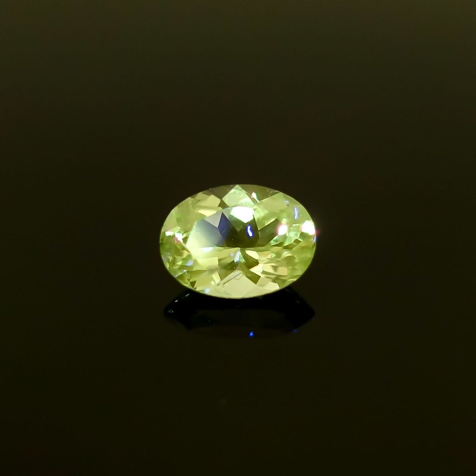 バナジウムコーネルピン(宝石名コーネルピン)タンザニア・タンガ州産 識別済 0.95ct / 7.2x5.3mm前後 [260815627]