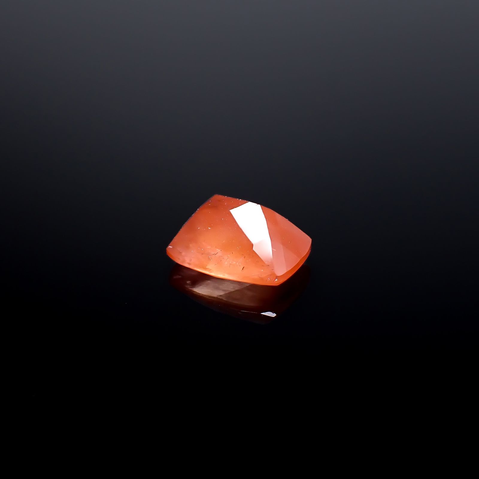サンストーンスキャポライト(宝石名シーン・スキャポライト)タンザニア産 識別済 3.56ct / 11.2x8.7mm前後 [260832728]