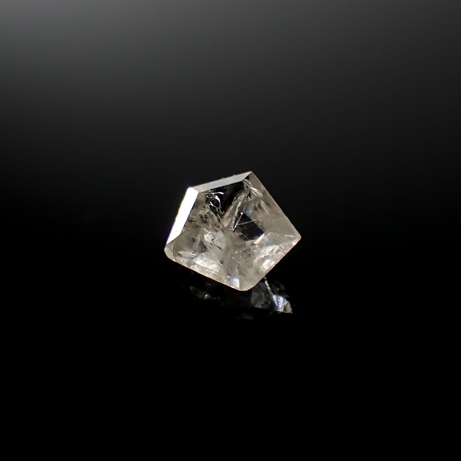 ◇カスタムカット◇ポードレッタイト(宝石名ポードレッタイト)ビルマ産 0.461ct ソ付(彩珠)[240628441]6.3x5.3mm前後