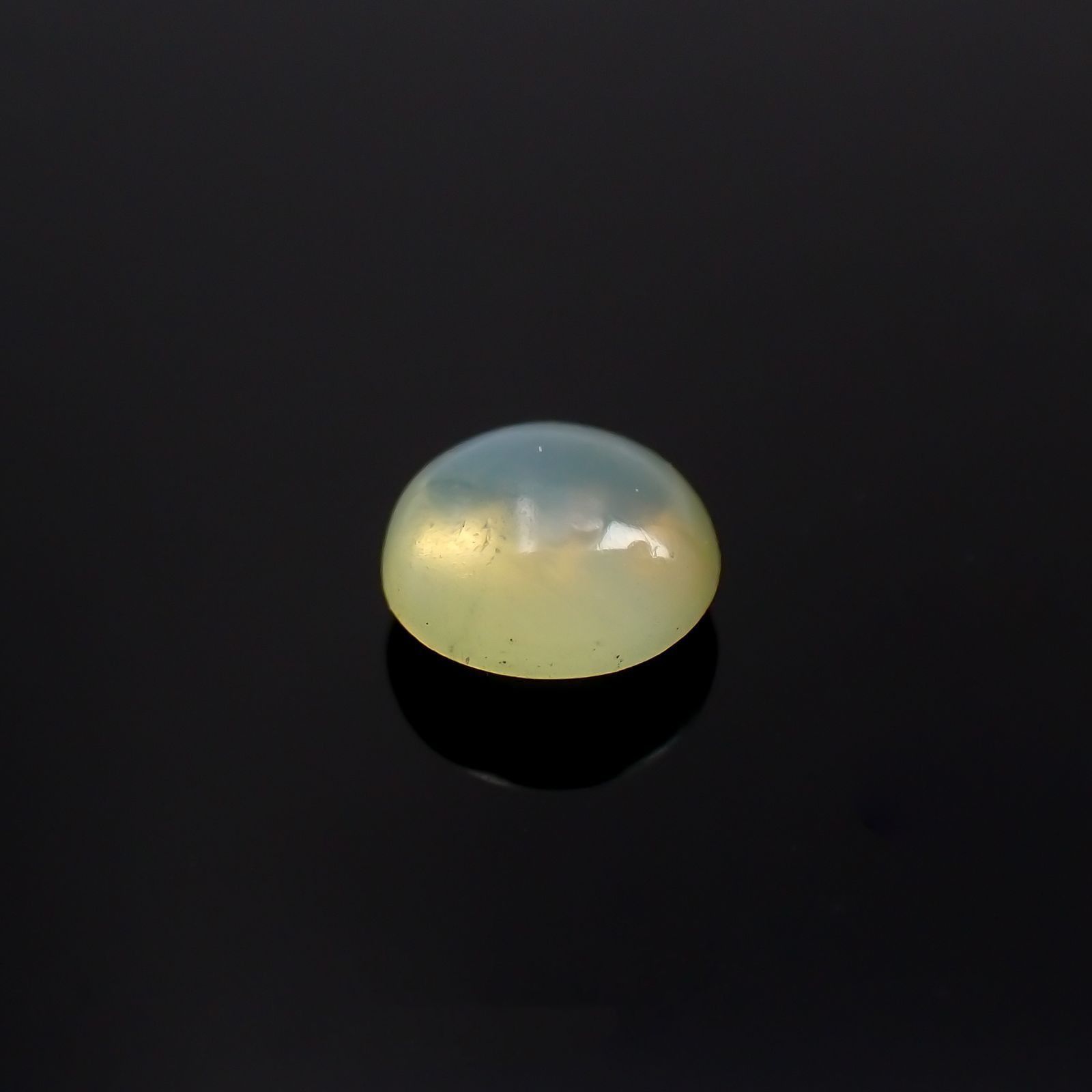 クリソベリルキャッツアイ スリランカ産 0.22ct / 3.4x3.3mm前後 [260118244]