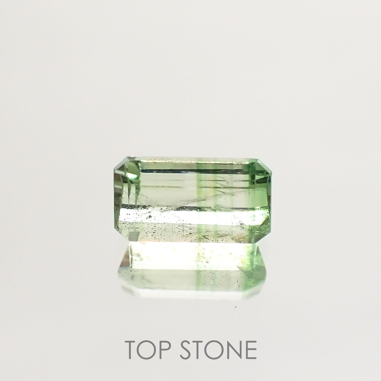 バイカラーツァボライト(宝石名グリーン グロッシュラー・ガーネット) タンザニア産 1.38ct 識別済[210711919]7.5×4.2mm前後