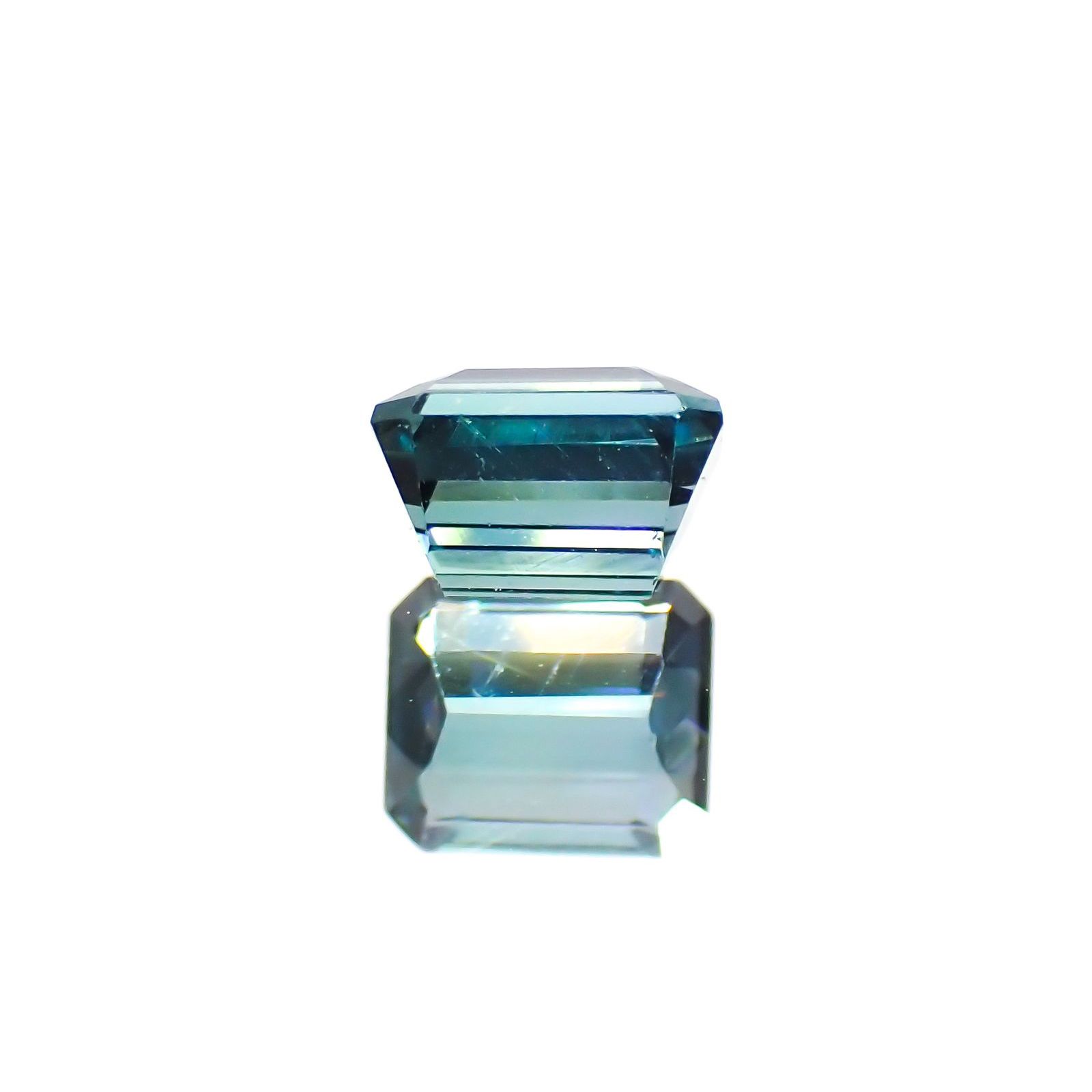 ブルートルマリン(宝石名トルマリン)アフガニスタン産 0.65ct 識別済[220115316]5.2x4.3mm前後