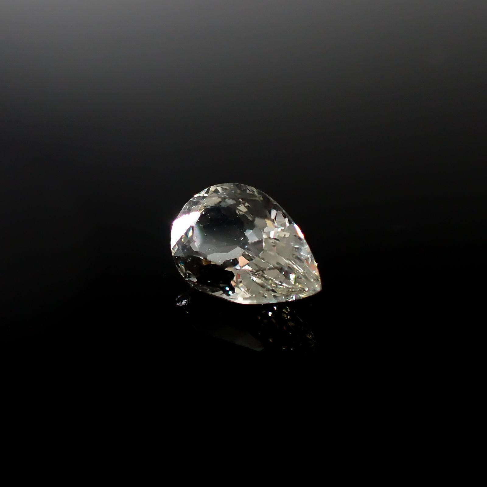 リリーパッドアパタイト フルオレッセンス アフリカ産 1.40ct [241129420]8.7x6mm前後