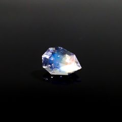 ◇カスタムカット◇レインボームーンストーン マダガスカル産 0.93ct [250229846]8.6x6mm前後