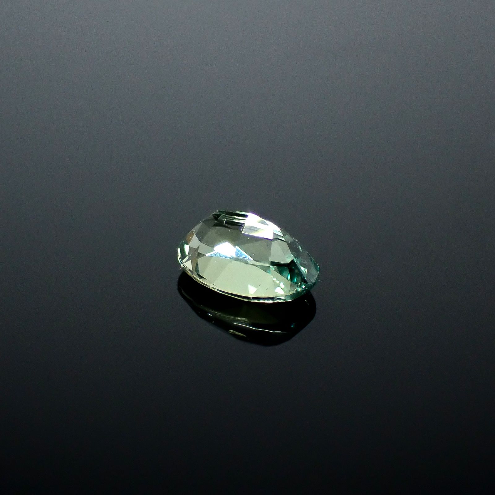 アレキサンドライト(宝石名アレキサンドライト)ブラジル産 GIA鑑付 0.63ct / 6.08x4.24mm前後 [251031288]