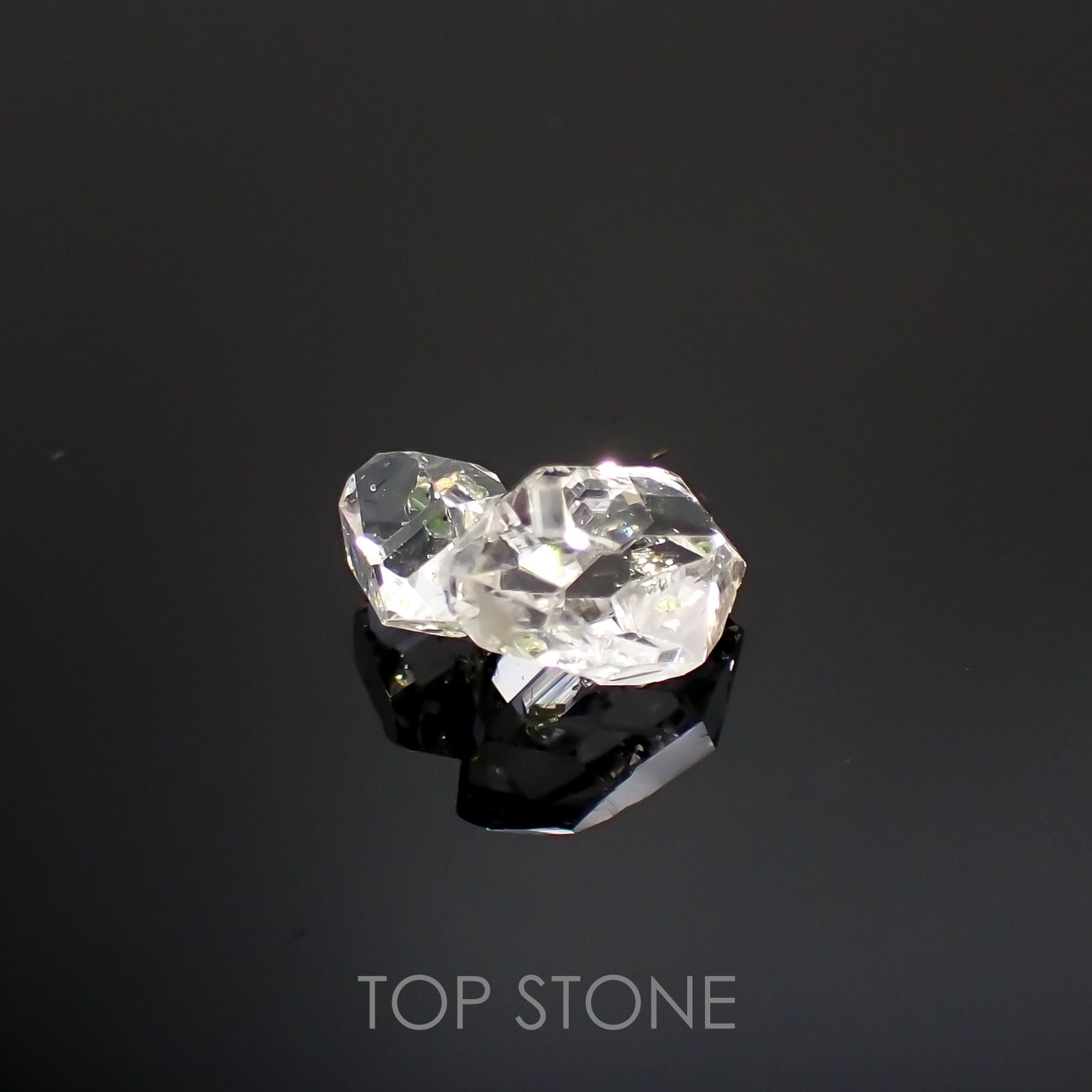 オイルインクォーツ原石 パキスタン産 2.70ct[220115465]11.1x10.5mm前後