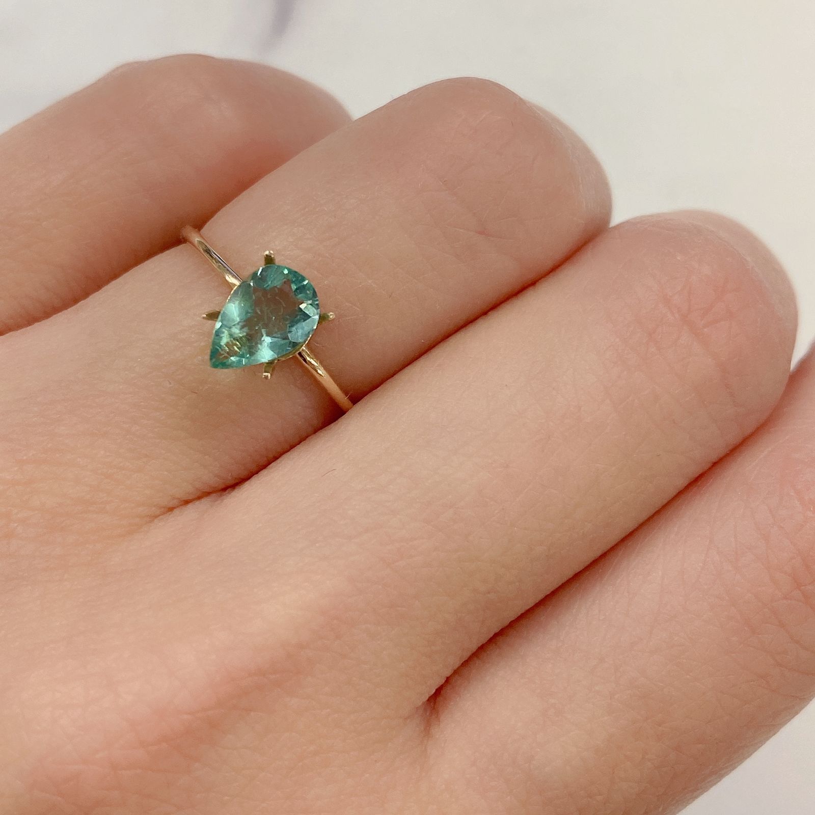 フローライト フルオレッセンス(宝石名フルオライト)イギリス・ロジャリー鉱山産 0.96ct 識別済[211113782]8x5.2mm前後
