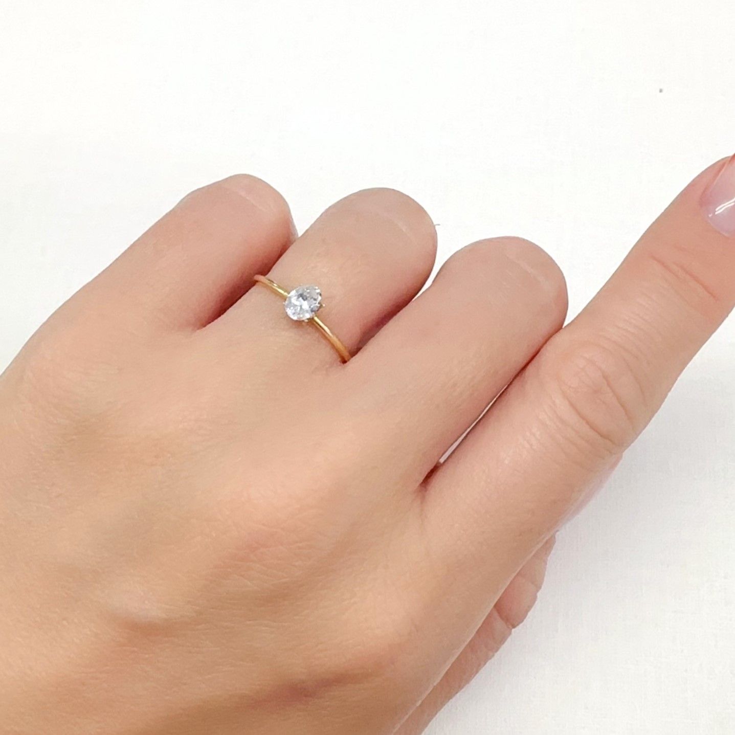 カラーレスサファイア スリランカ産 0.41ct[240527477]5.1x3.9mm前後