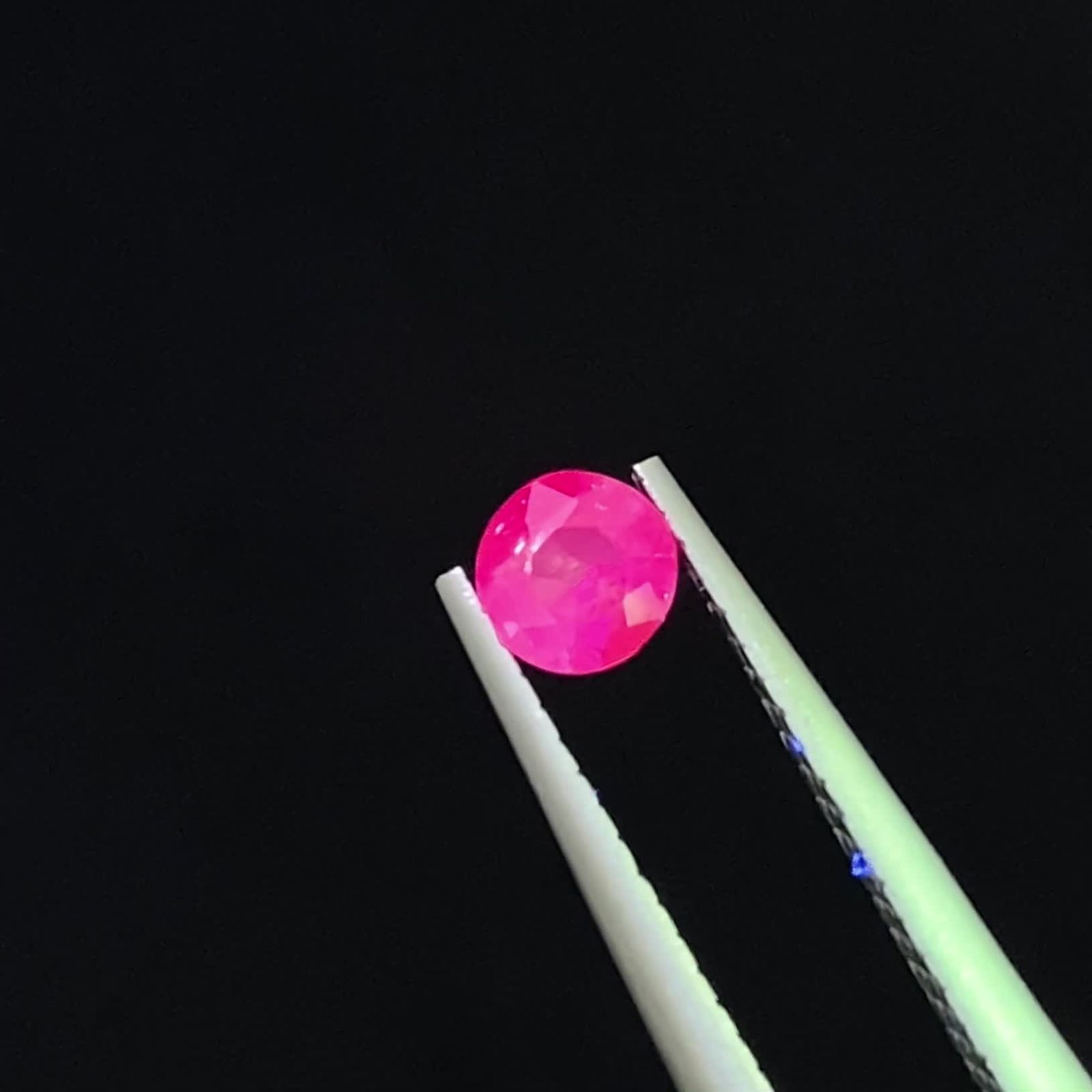 ミルキーサファイア 0.25ct 4mm ラウンド ルース ミルキーサファイア 0.25ct 4mm ラウンド ルース