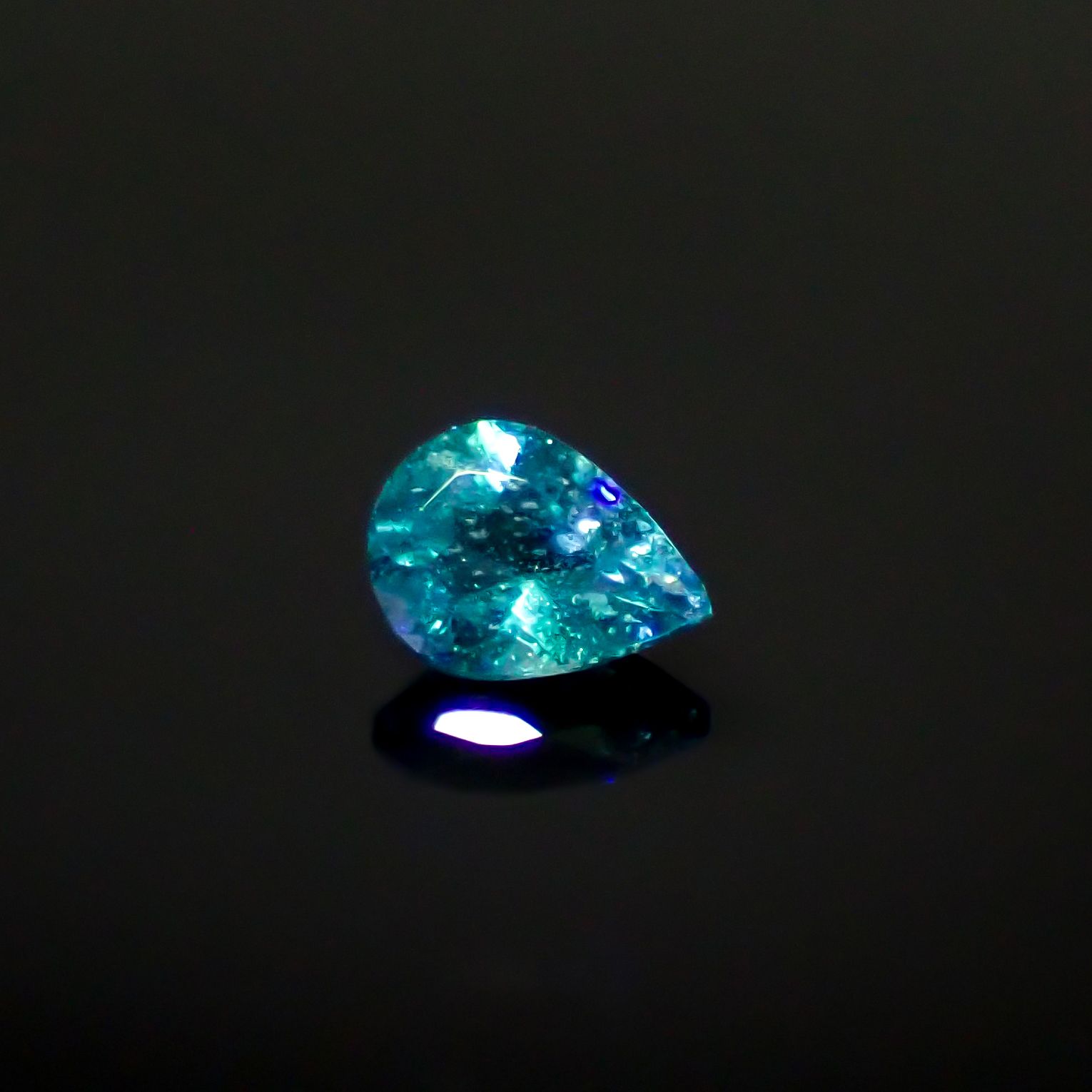 ブルーグリーンコーネルピン(宝石名ブルーグリーン・コーネルピン)タンザニア産 0.14ct 識別済[240527675]3.9x2.9mm前後 |  TOP STONE(トップストーン)