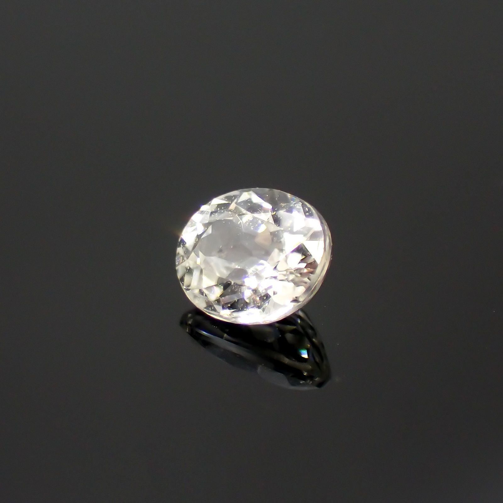 リューコガーネット(宝石名ホワイト グロッシュラー・ガーネット)ビルマ産 0.35ct 識別済[220616316]4.6x3.9mm前後