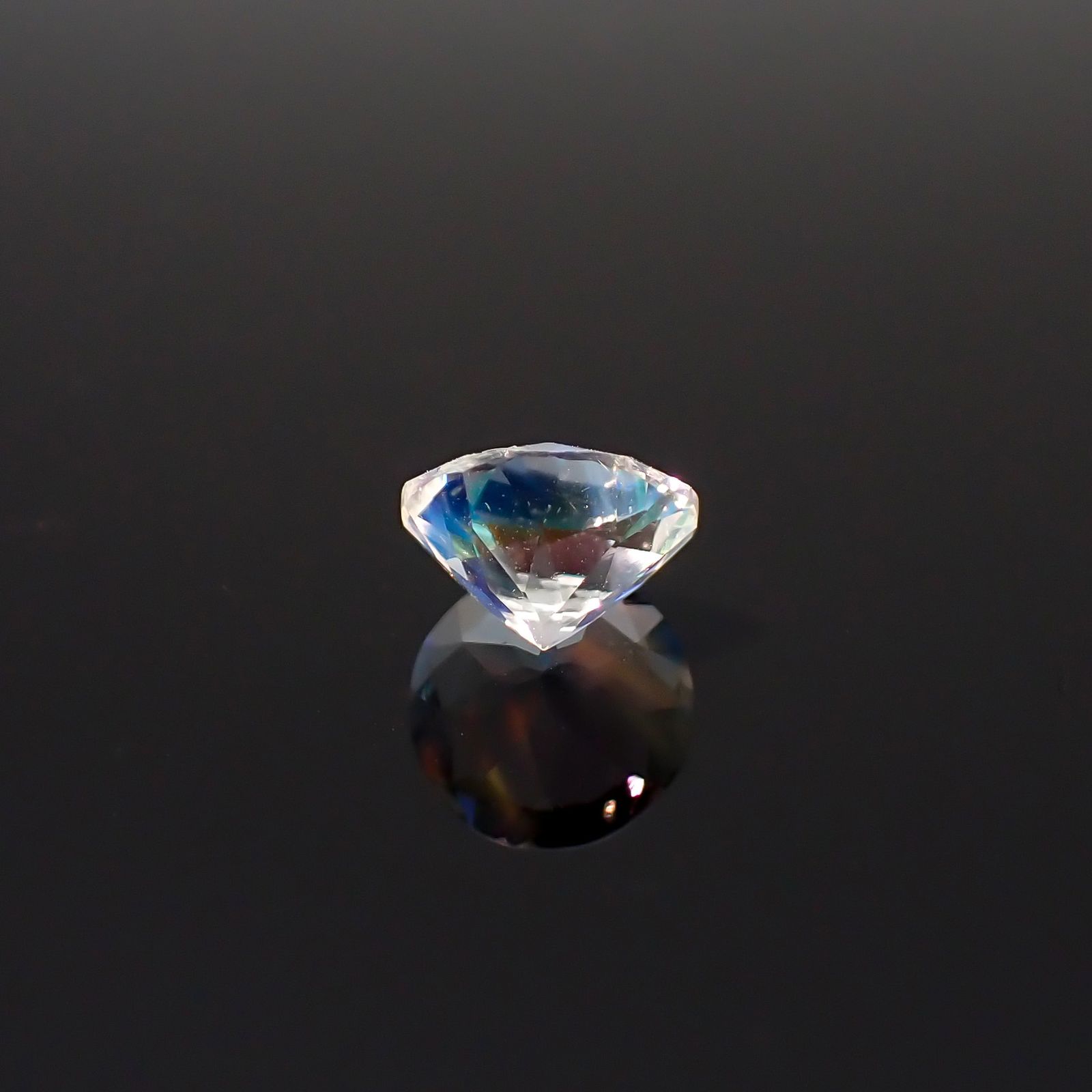 レインボームーンストーン マダガスカル産 1.26ct / 7.5x7.4mm前後 [260632387]