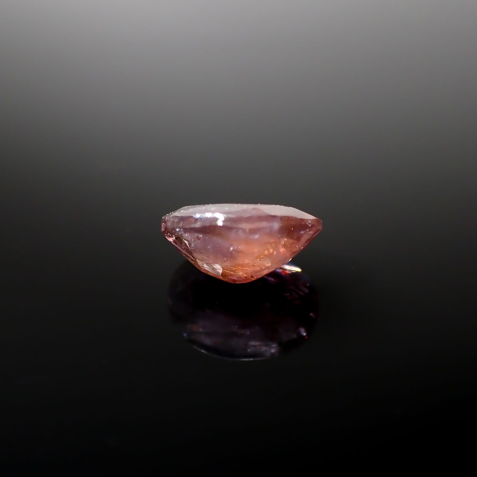 ブラッドショットアイオライト インド産 1.12ct [241129465]8.2x6.2mm前後
